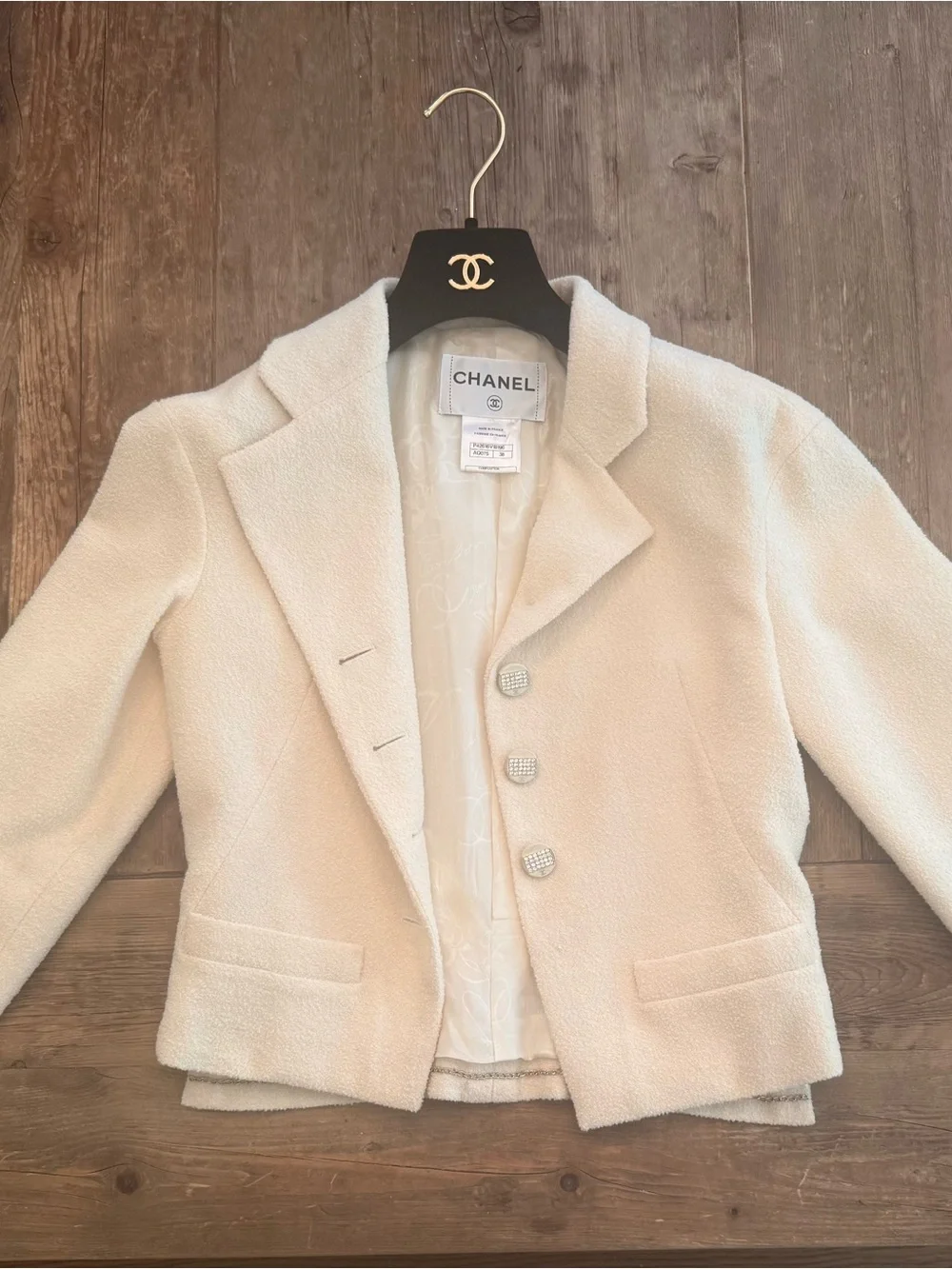 Chanel Cream Tweed Uni Cropped Jacket - Elegant Strass Button Detail